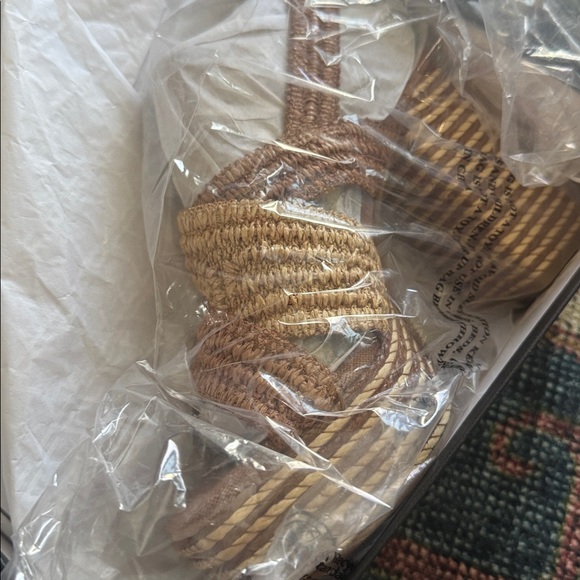 *NEW* MARC FISHER CADDY STRAP SANDAL TAN NATURAL SIZE 8.5 - Picture 6 of 9